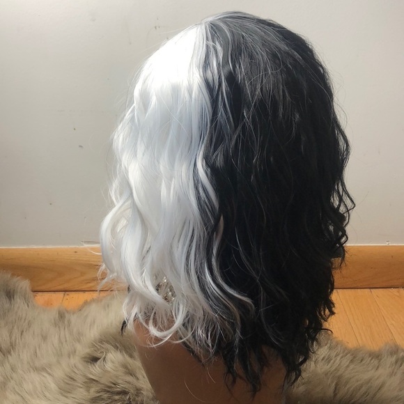 ?Kruella Dee? SHORT BLACK & WHITE WIG ?NWT